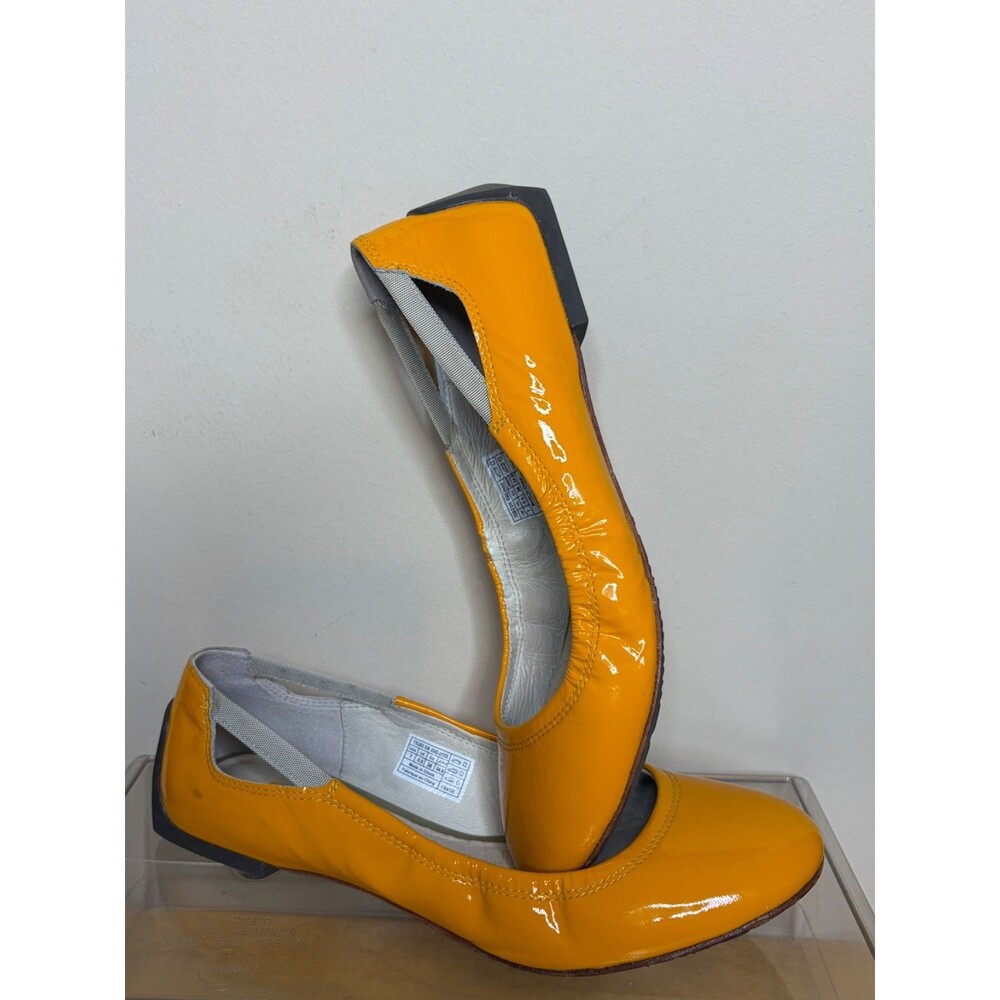 Tsubo Women's Yellow Patent Leather Flat Ballet Slip On Shoes Size 7